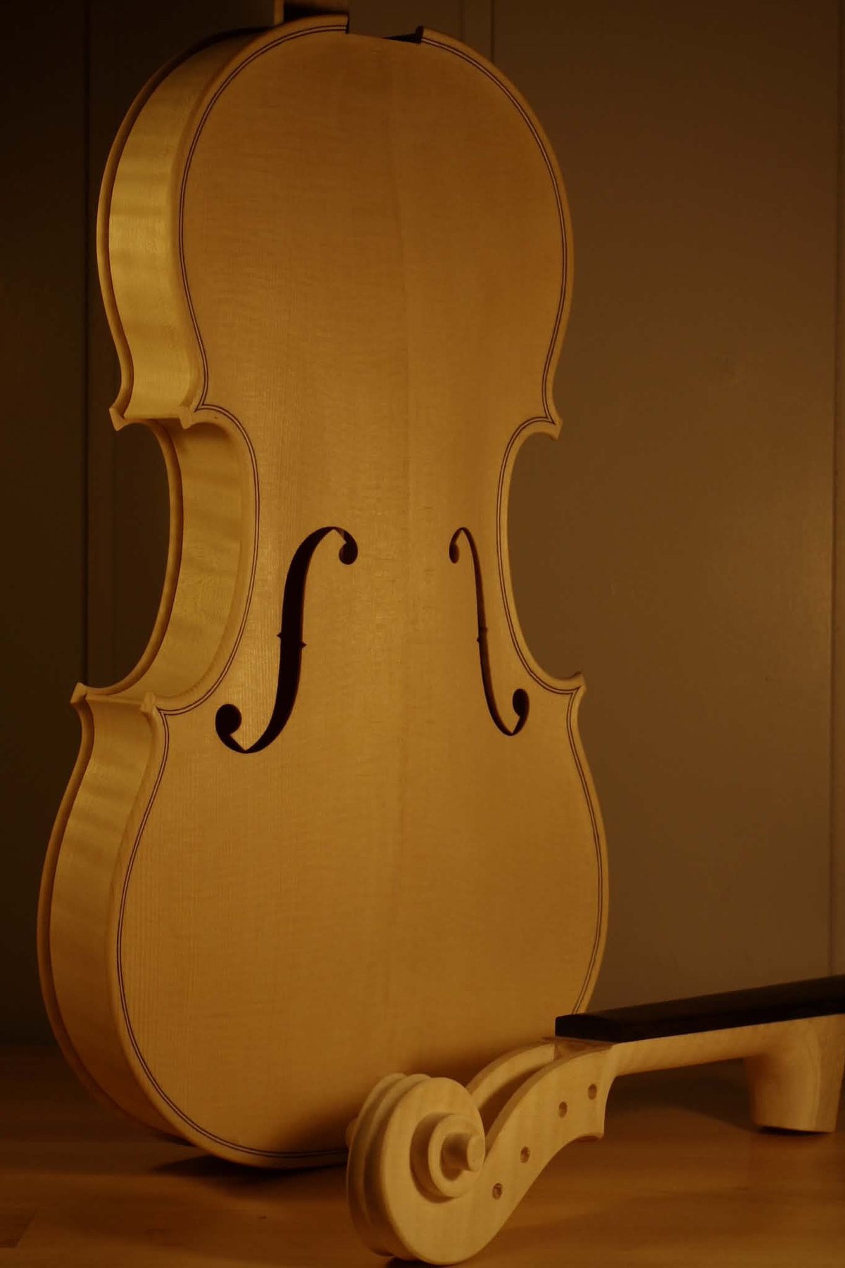 Instrument — budowa skrzypiec na modelu „Polonia" Antonio Stradivariego